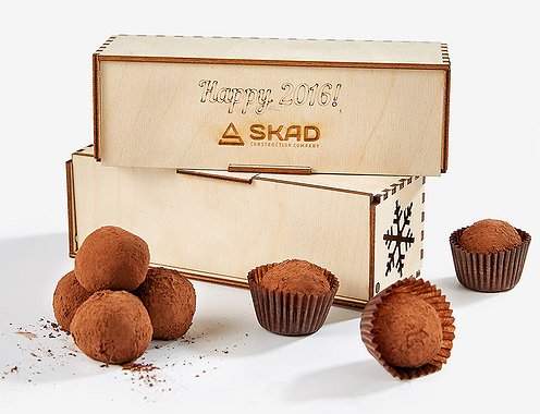 Подарочный набор трюфелей с лого компании на коробке - "Wood Box"